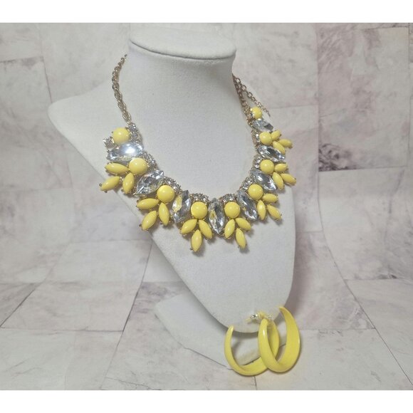 Etc! Yellow Statement Bib Necklace and Plastic Earrings Set with Large Rhineston - Picture 5 of 10